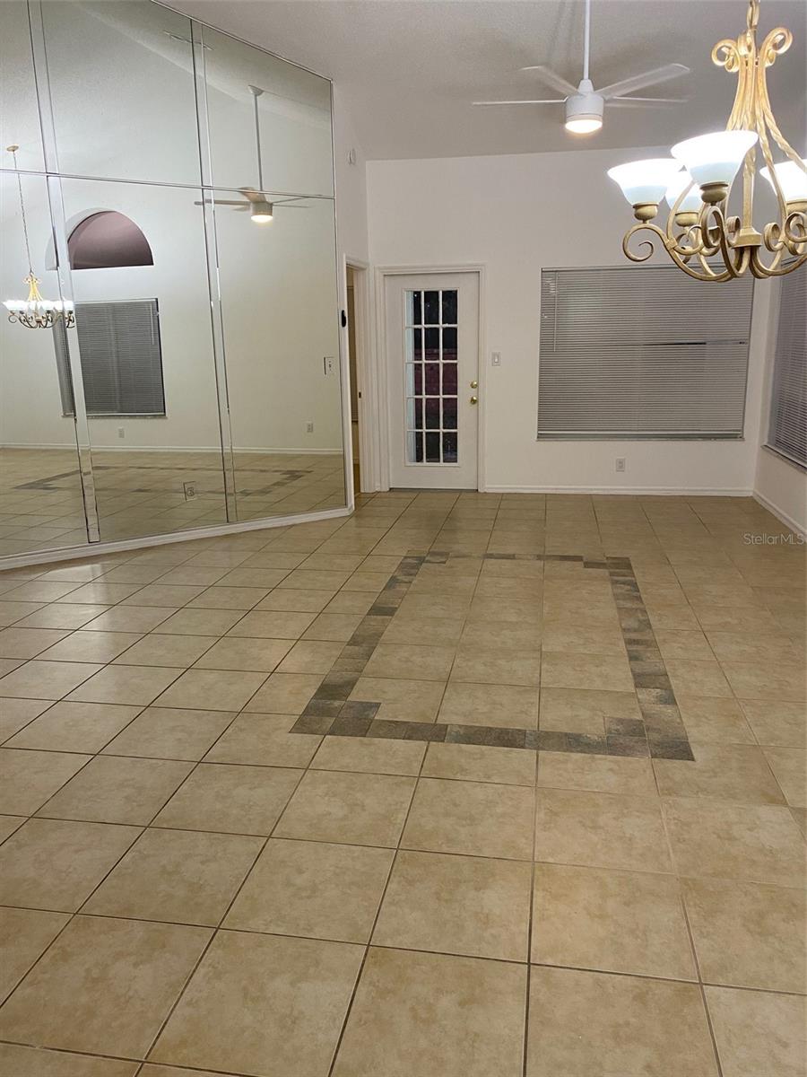 724 Barrington Cir Property Photo 9