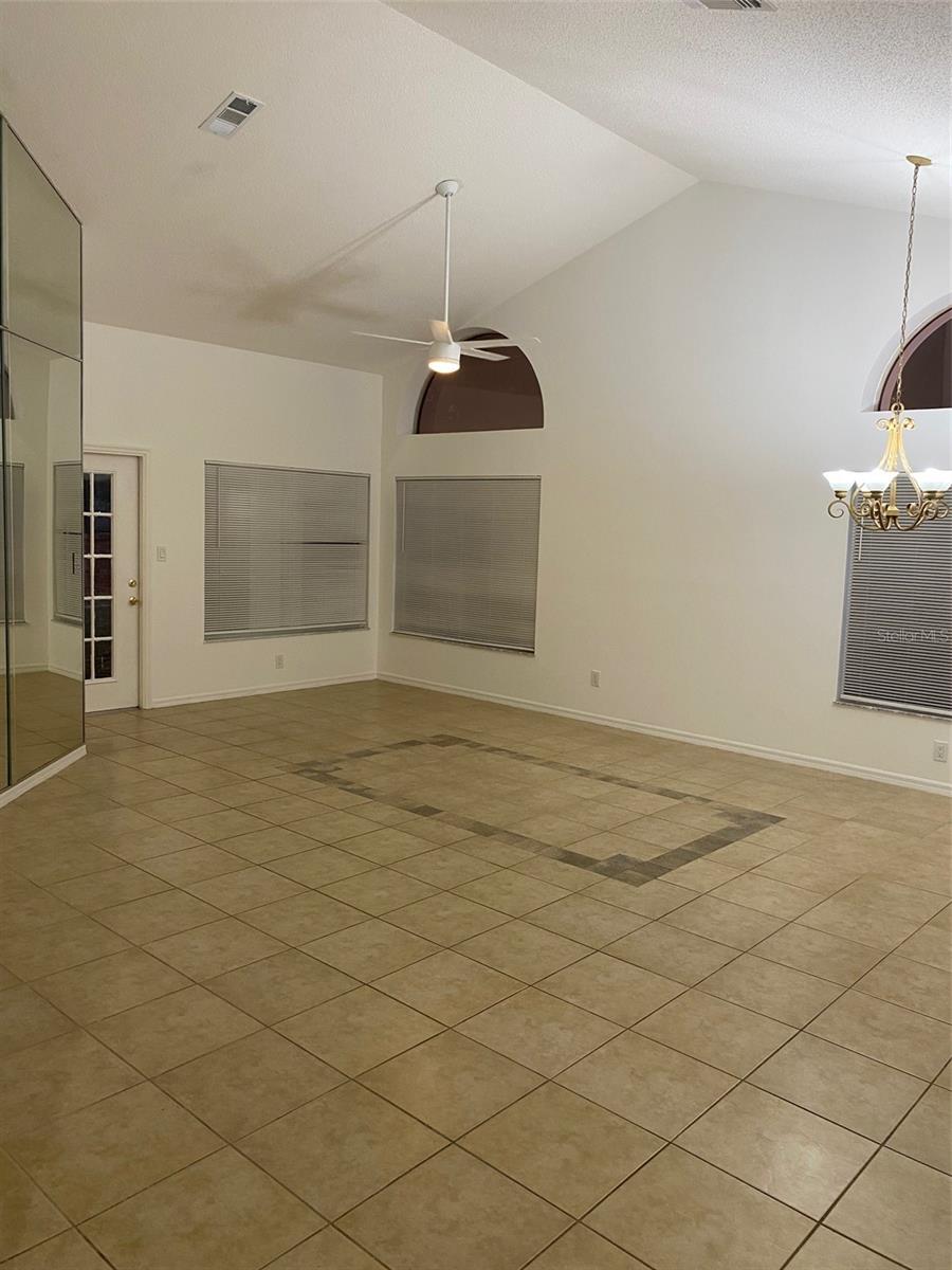 724 Barrington Cir Property Photo 10