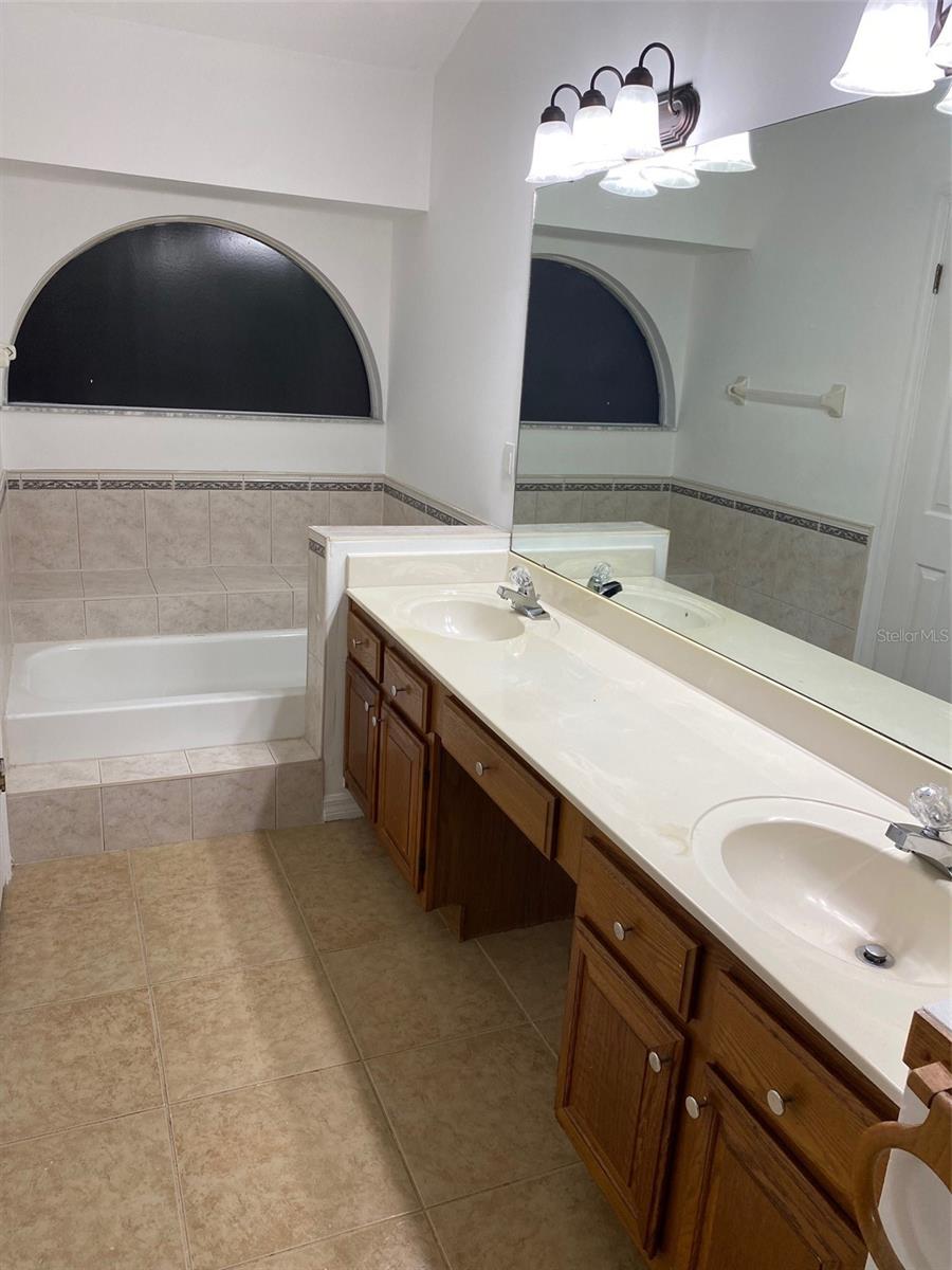 724 Barrington Cir Property Photo 20