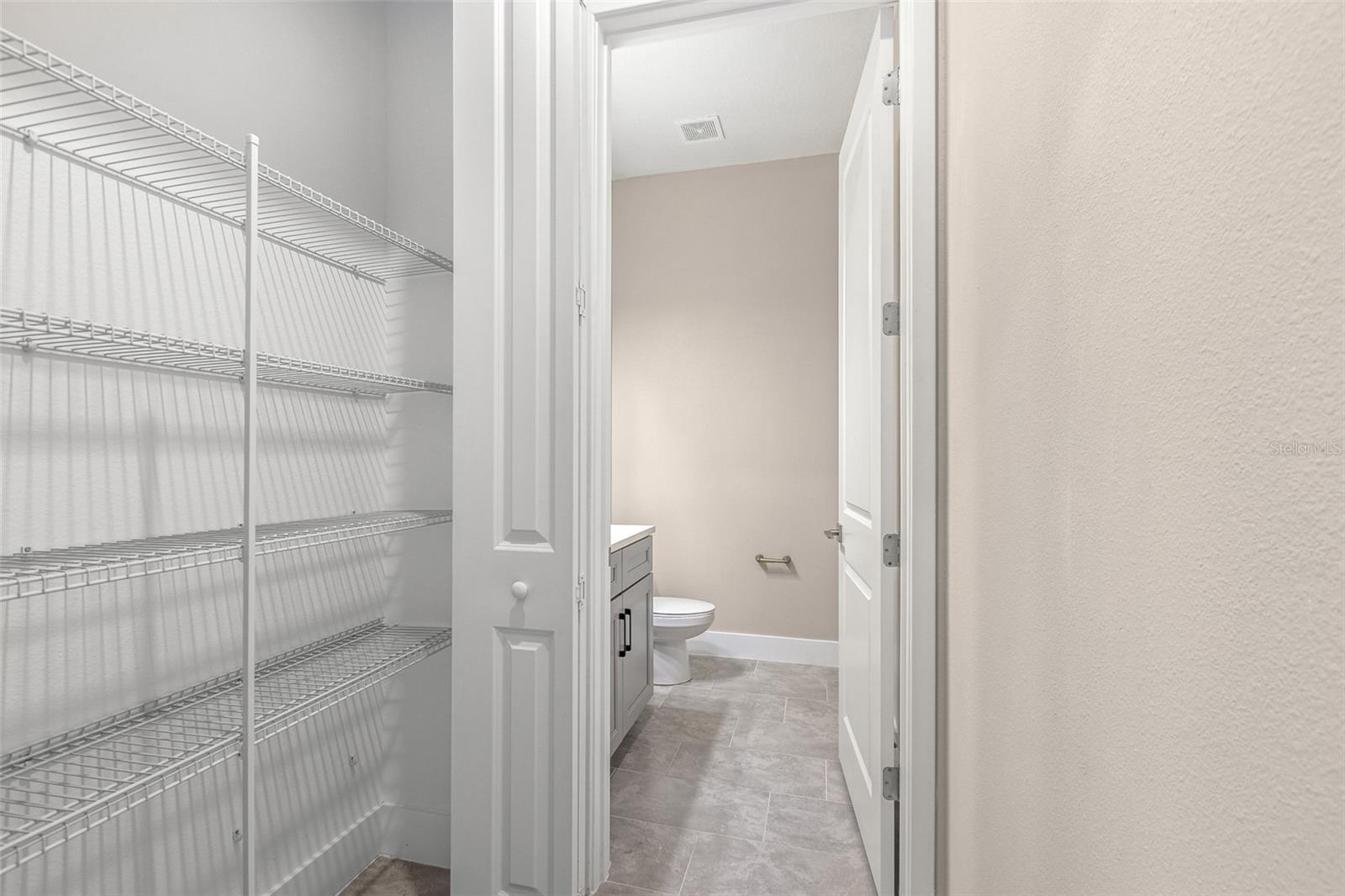 1262 Champions Dr Property Photo 5