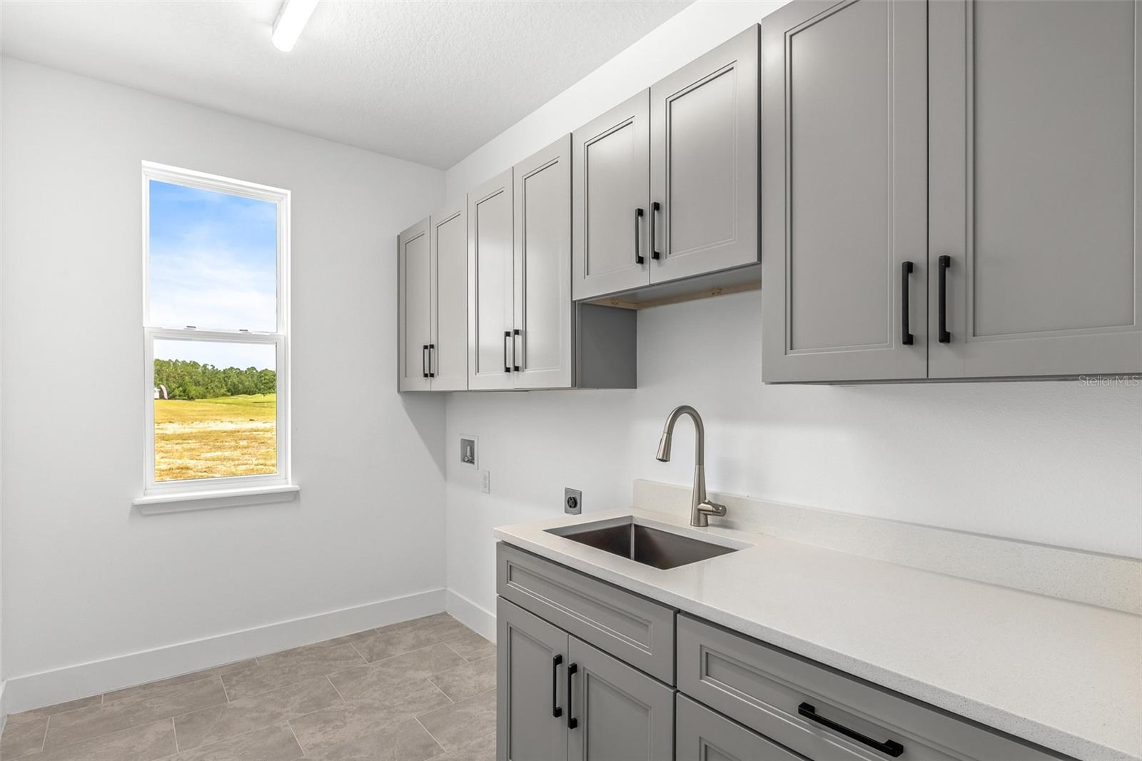 1262 Champions Dr Property Photo 8