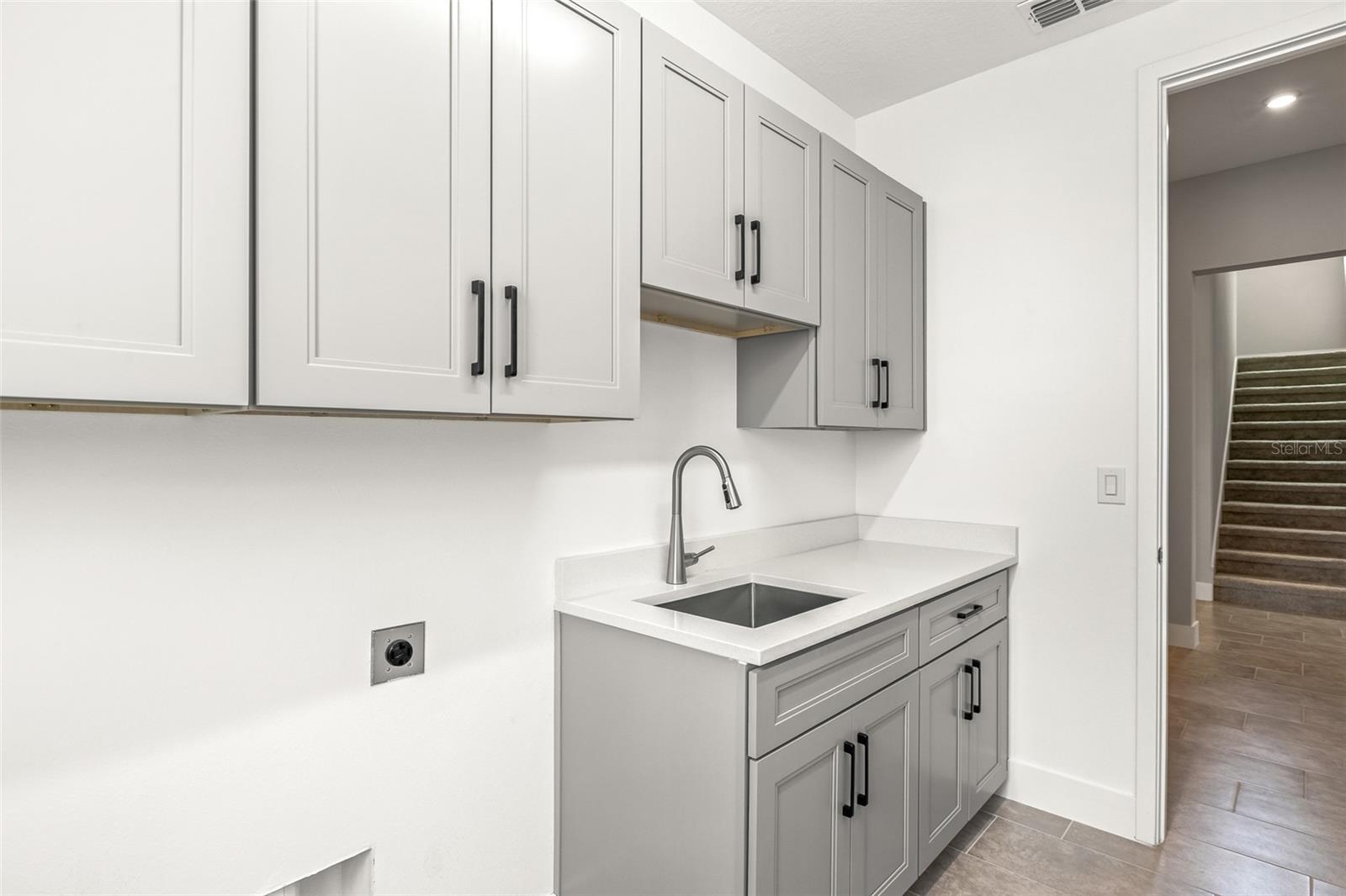 1262 Champions Dr Property Photo 9