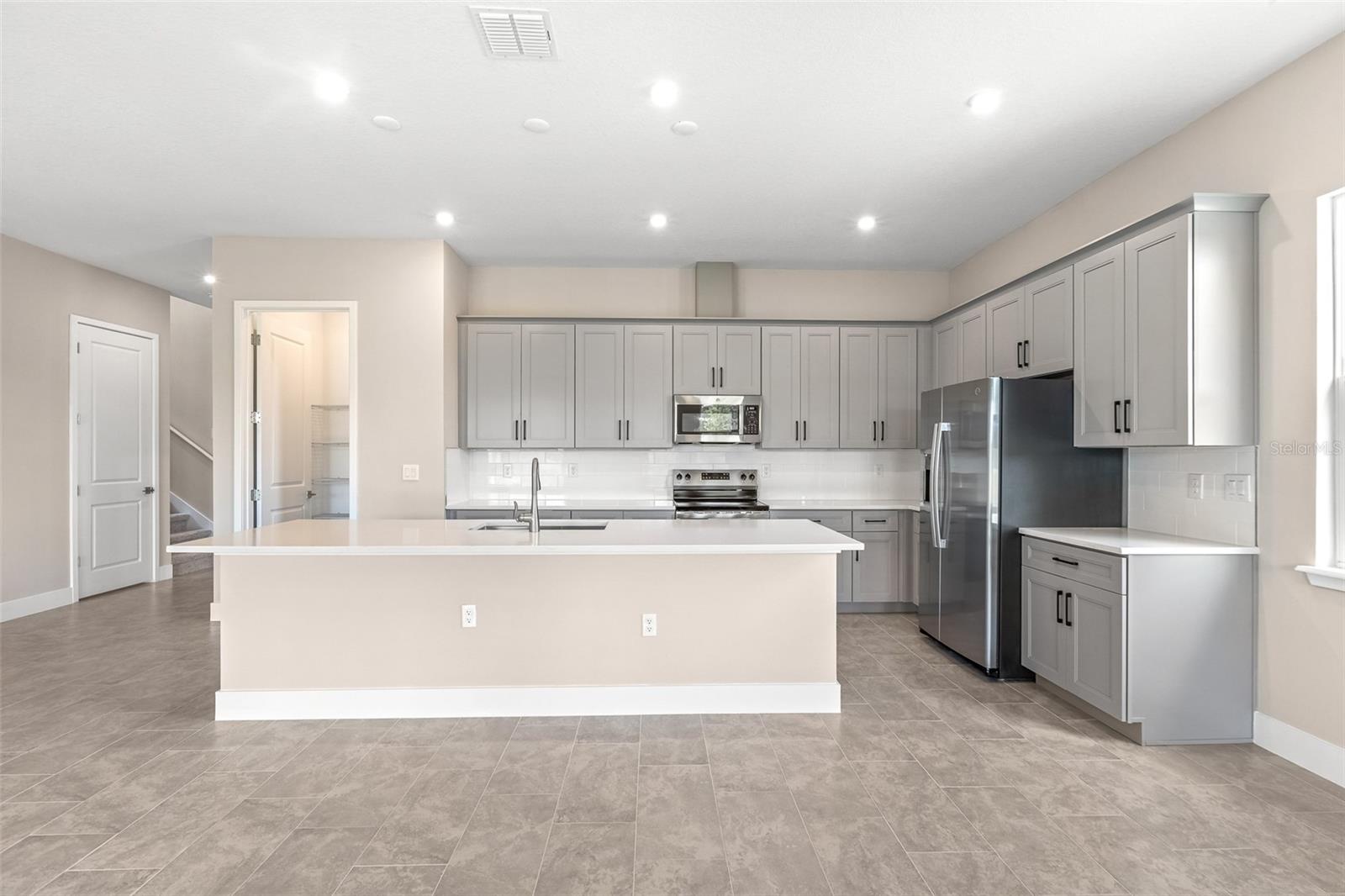 1262 Champions Dr Property Photo 14