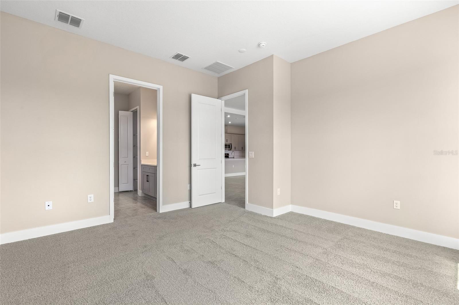 1262 Champions Dr Property Photo 18