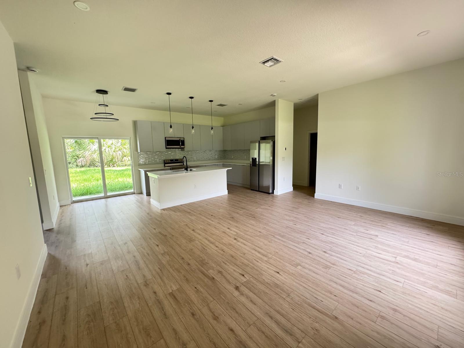 353 Warrington Blvd Property Photo 3