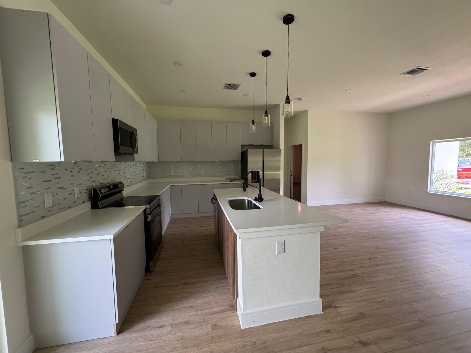 353 Warrington Blvd Property Photo 4