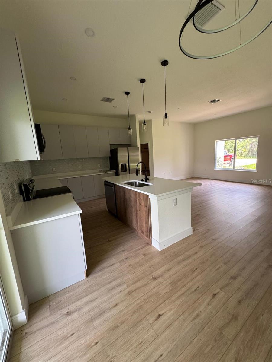 353 Warrington Blvd Property Photo 5