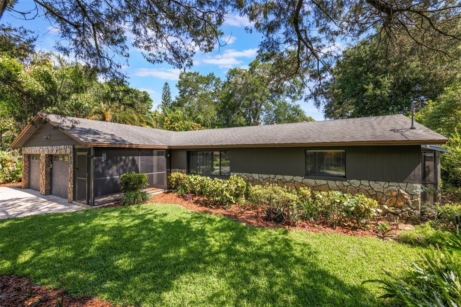 1343 Charlotte St Property Photo