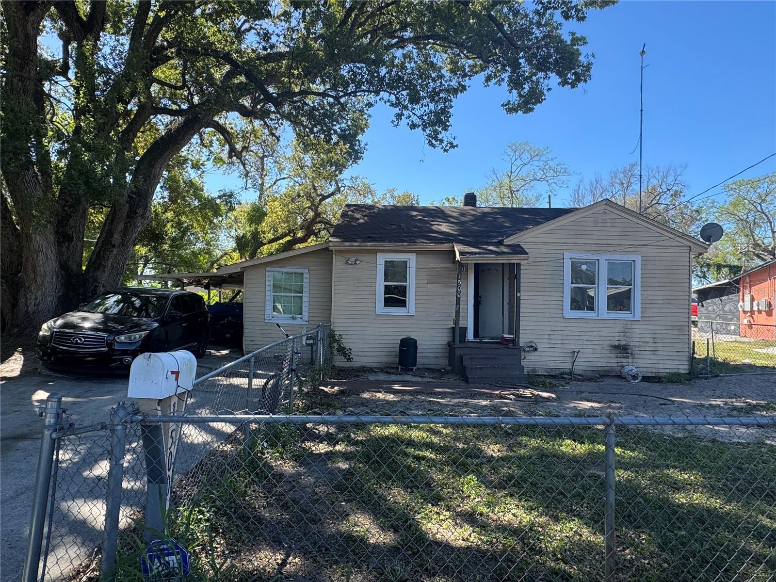 1500 43rd St Property Photo 1
