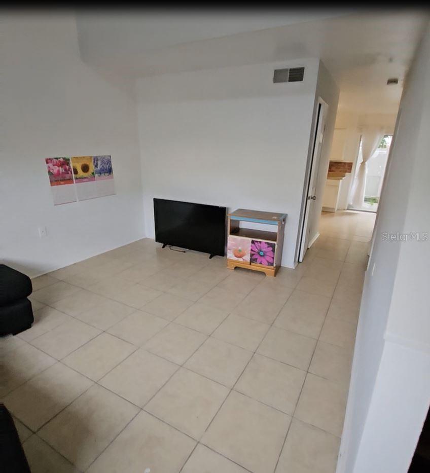 O6314095 Property Photo 2