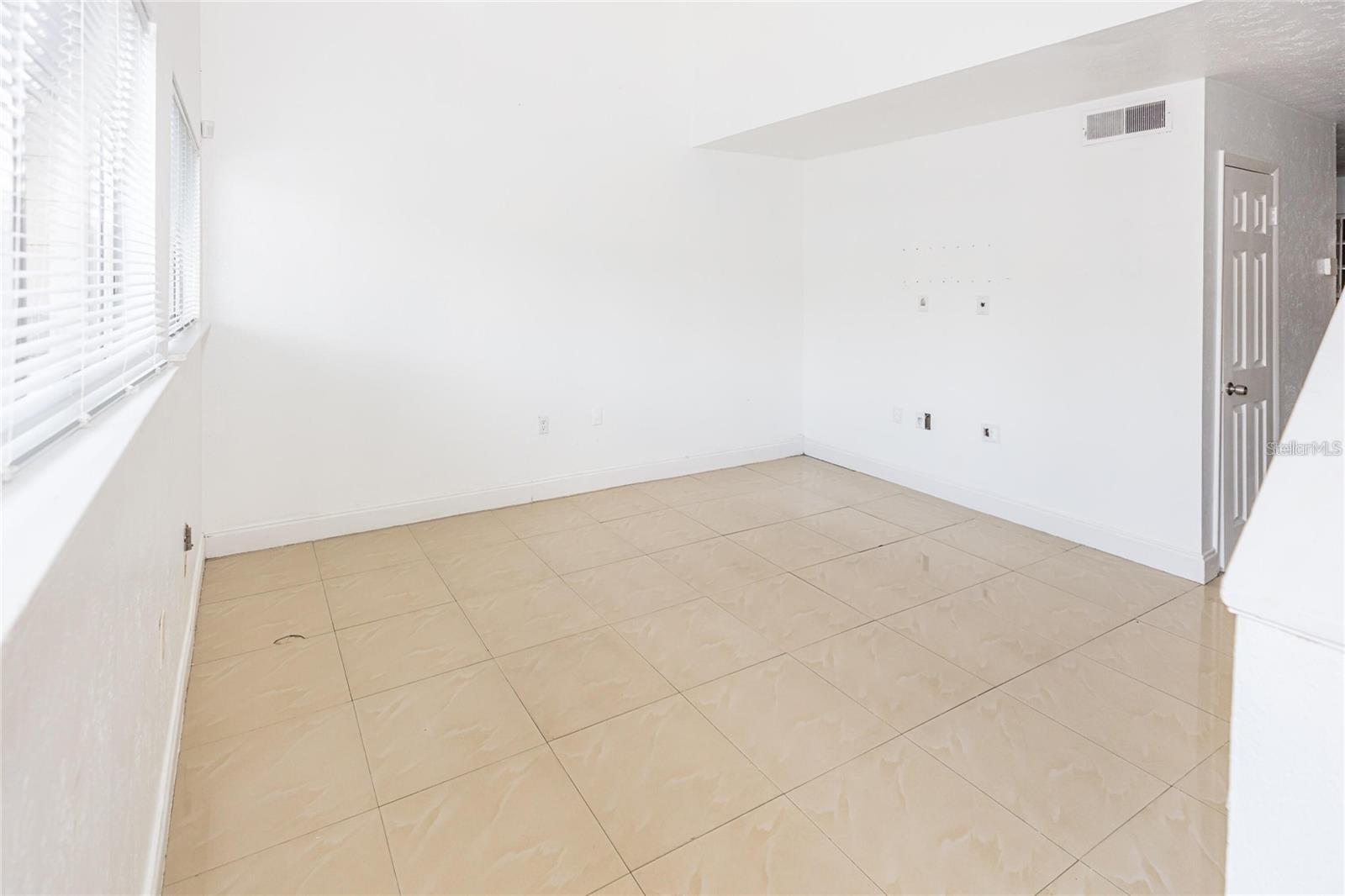O6314095 Property Photo 30