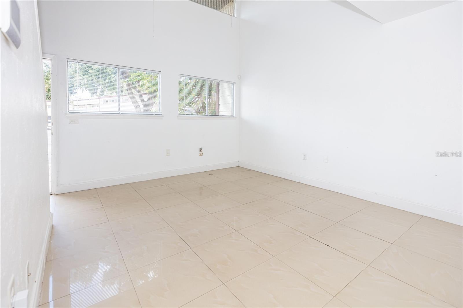 O6314095 Property Photo 32