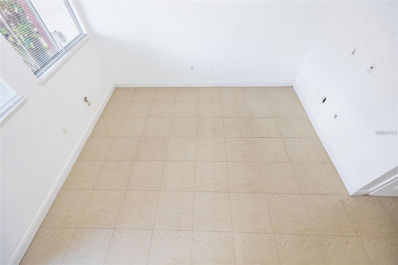 O6314095 Property Photo 35