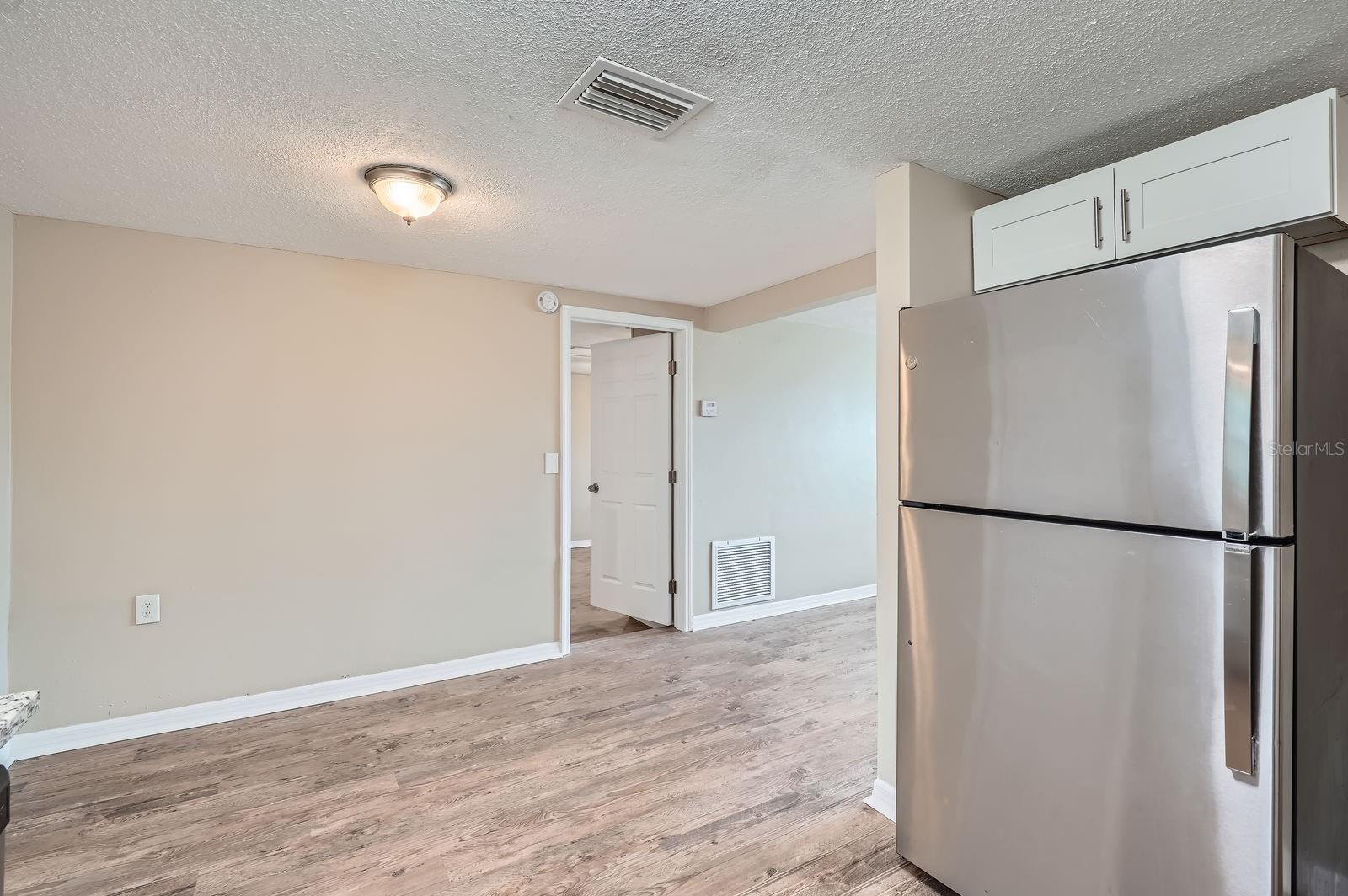 5429 Flora Ave Property Photo 9