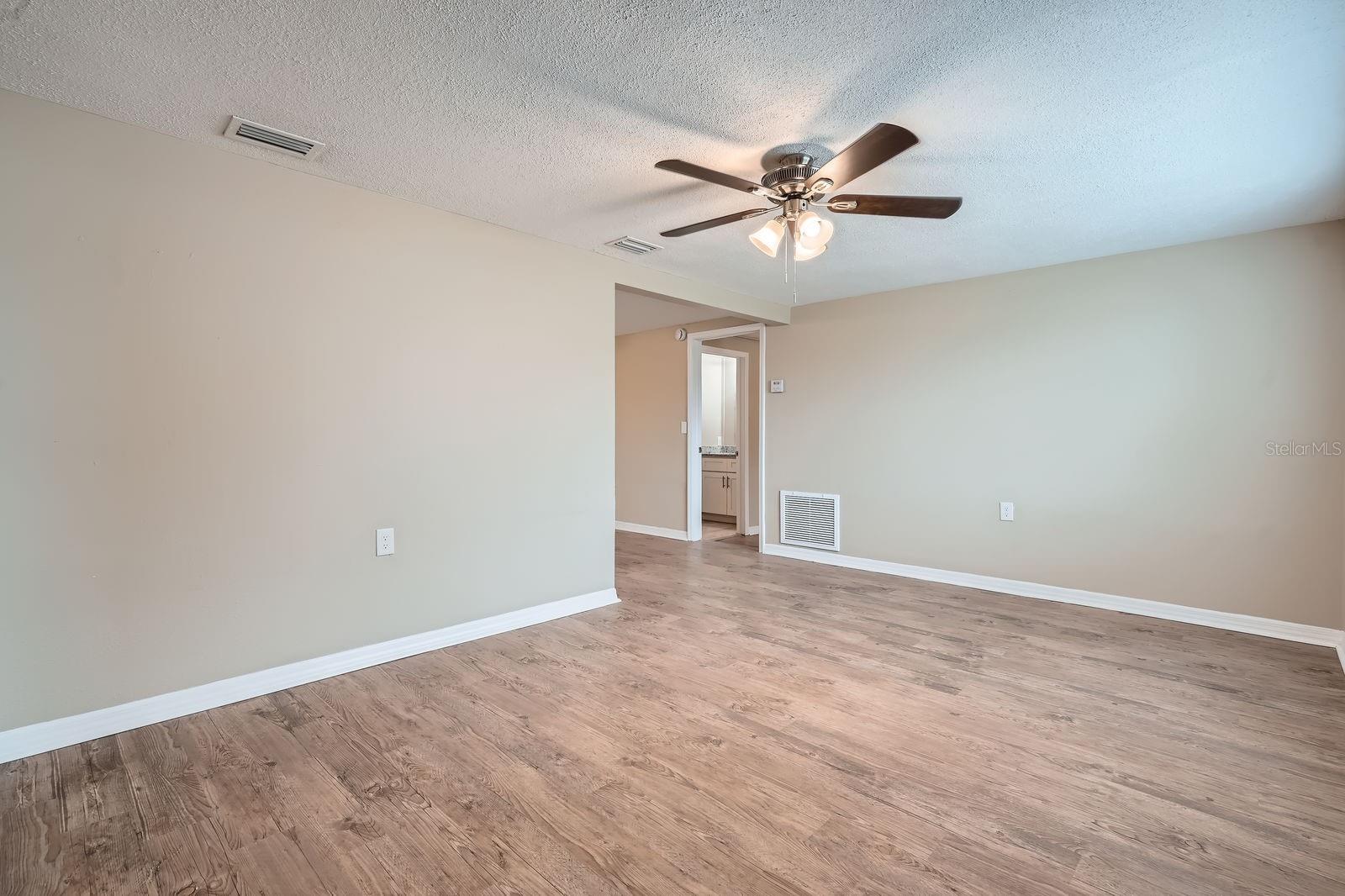 5429 Flora Ave Property Photo 10