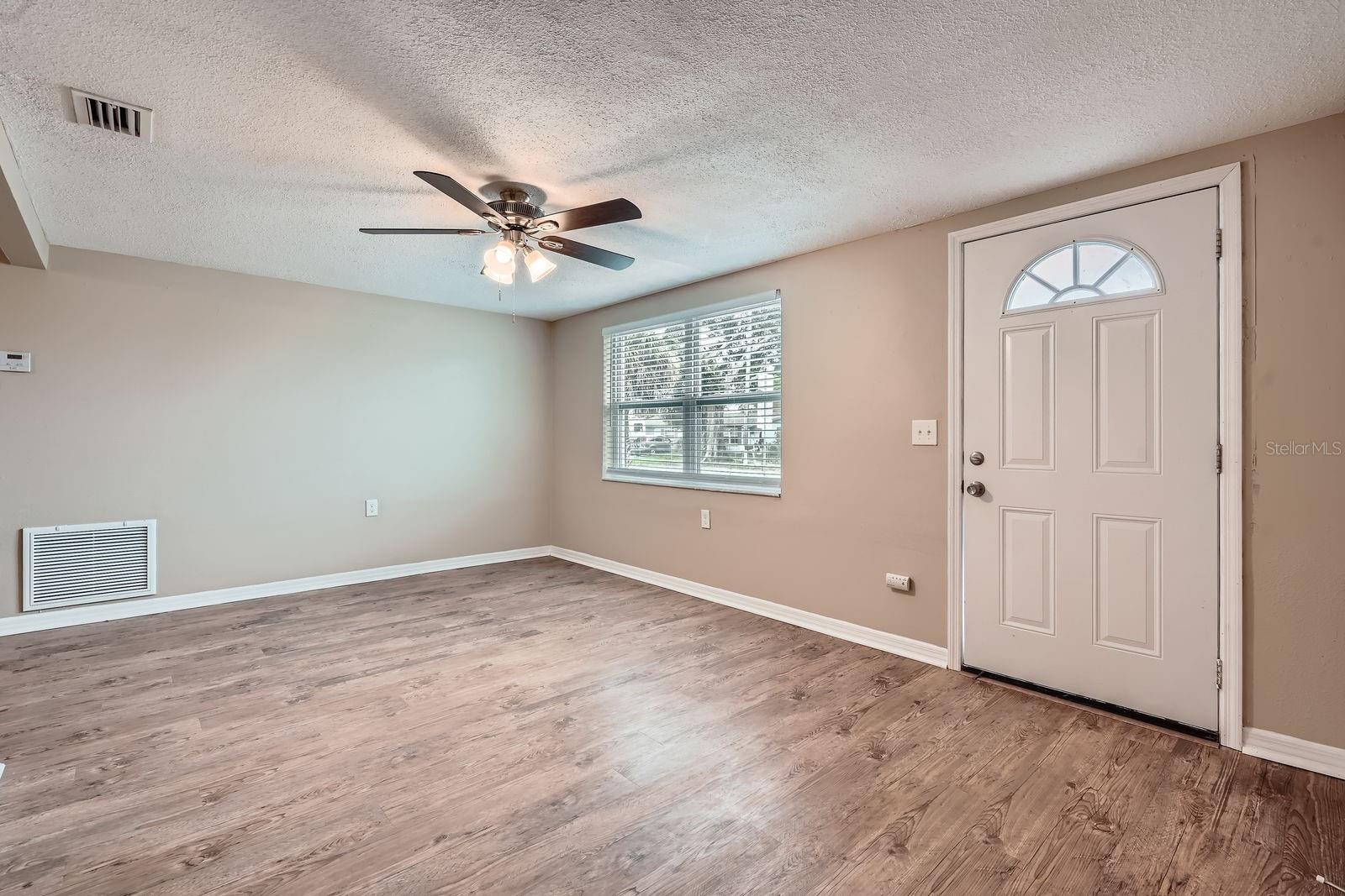 5429 Flora Ave Property Photo 11