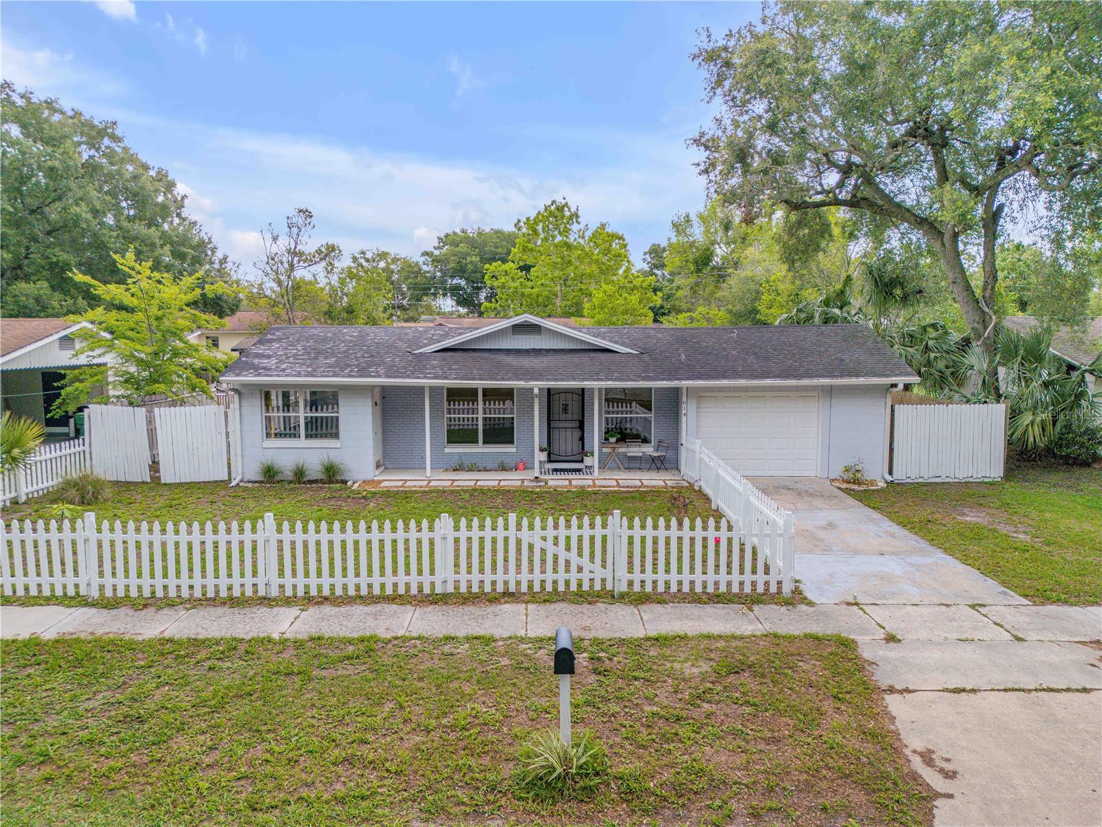 614 S AMELIA AVE Property Photo 1