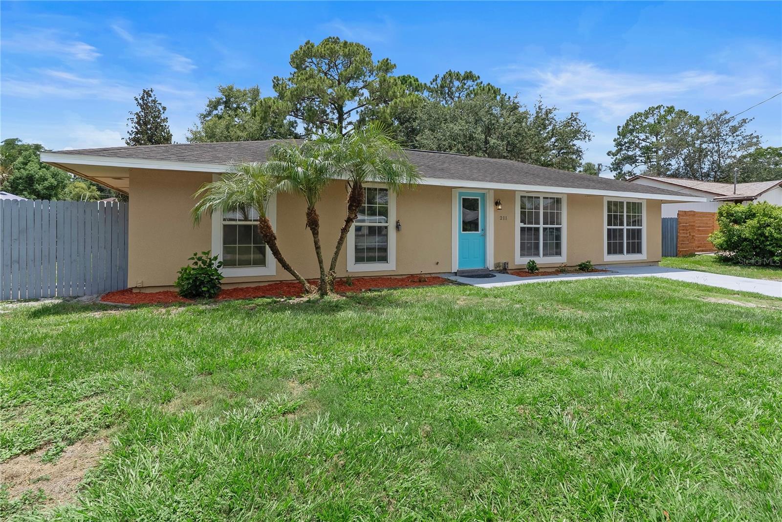 211 Valencia Rd Property Photo 1
