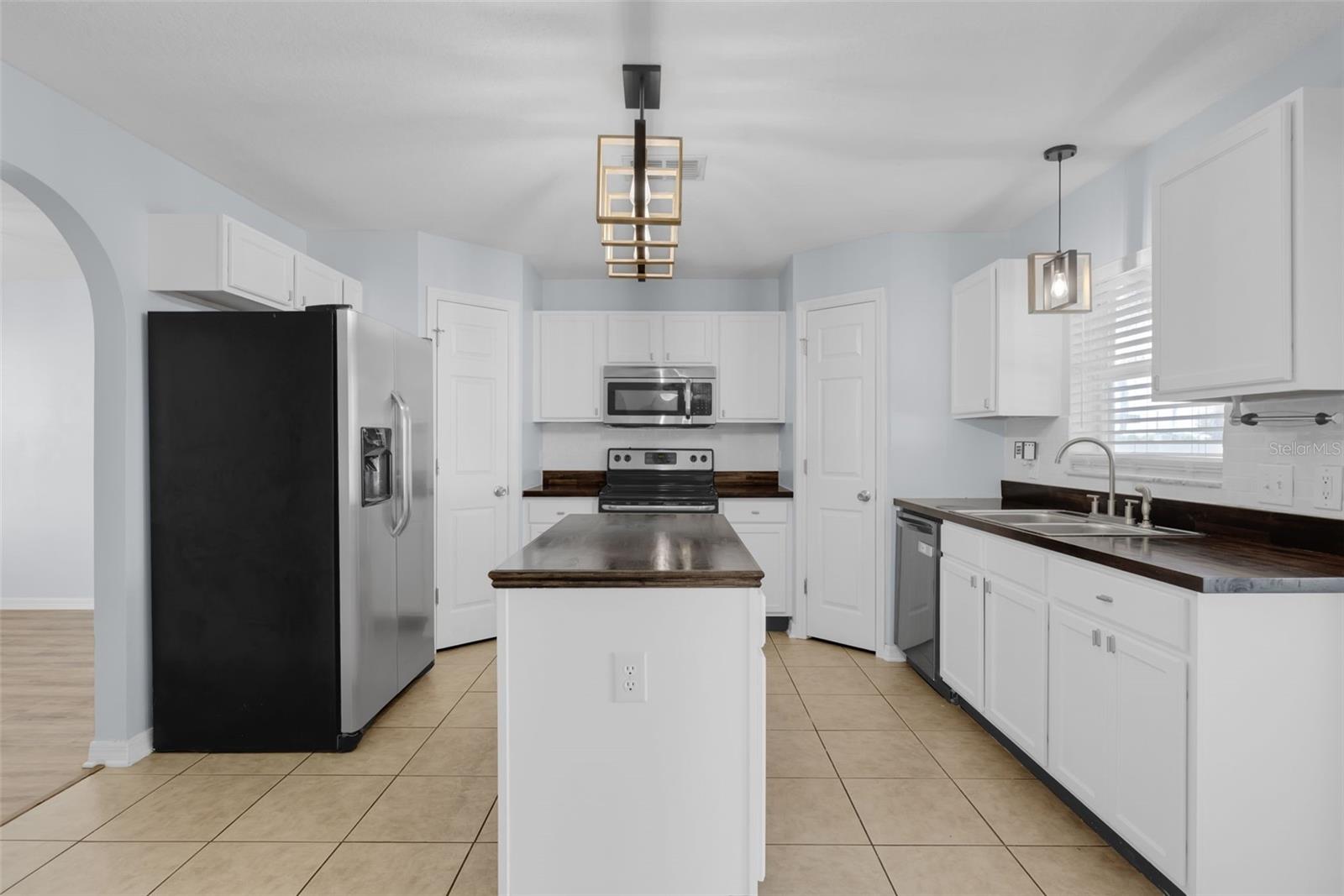 2255 Tealwood Cir Property Photo 4