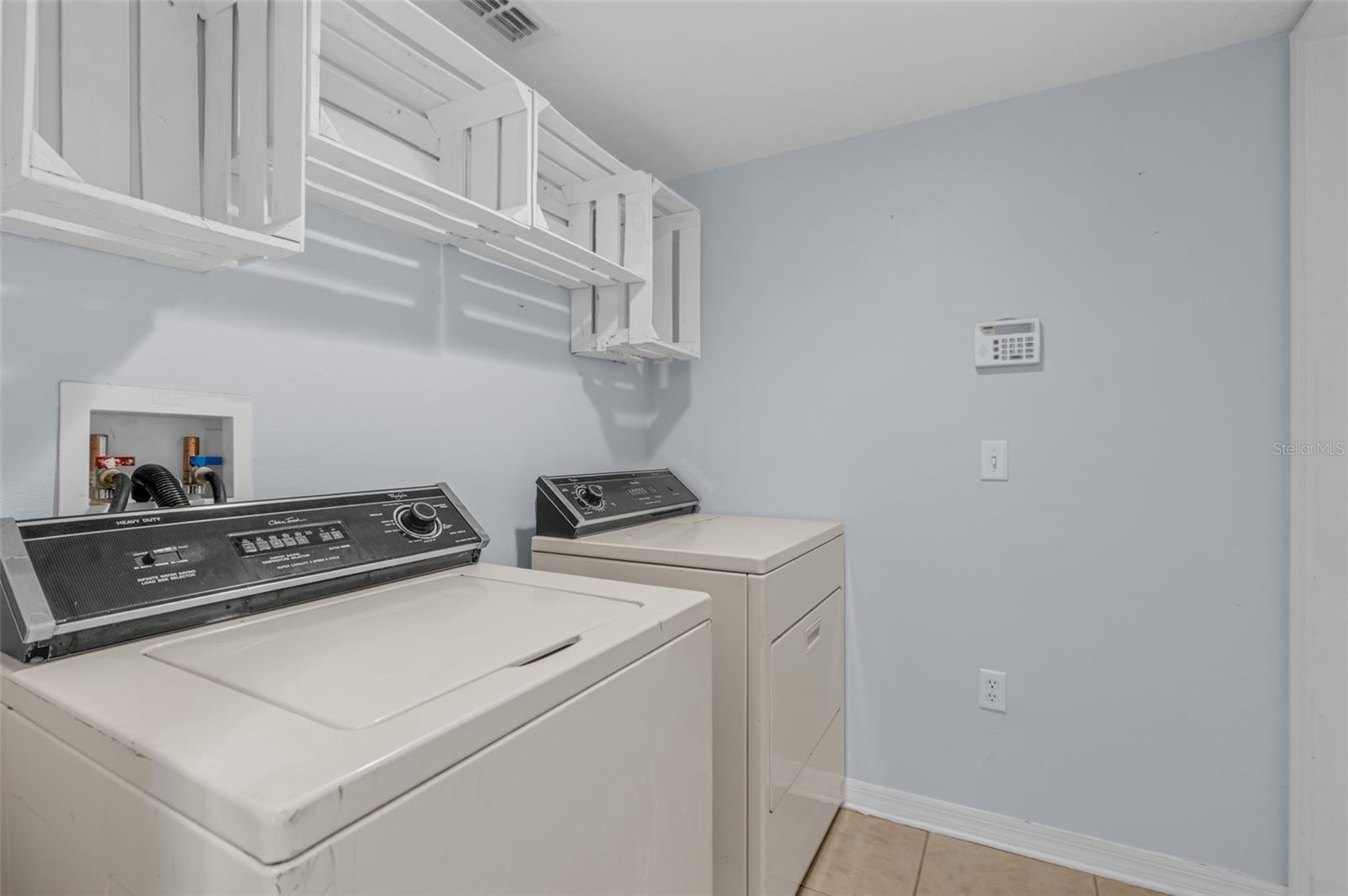 2255 Tealwood Cir Property Photo 25