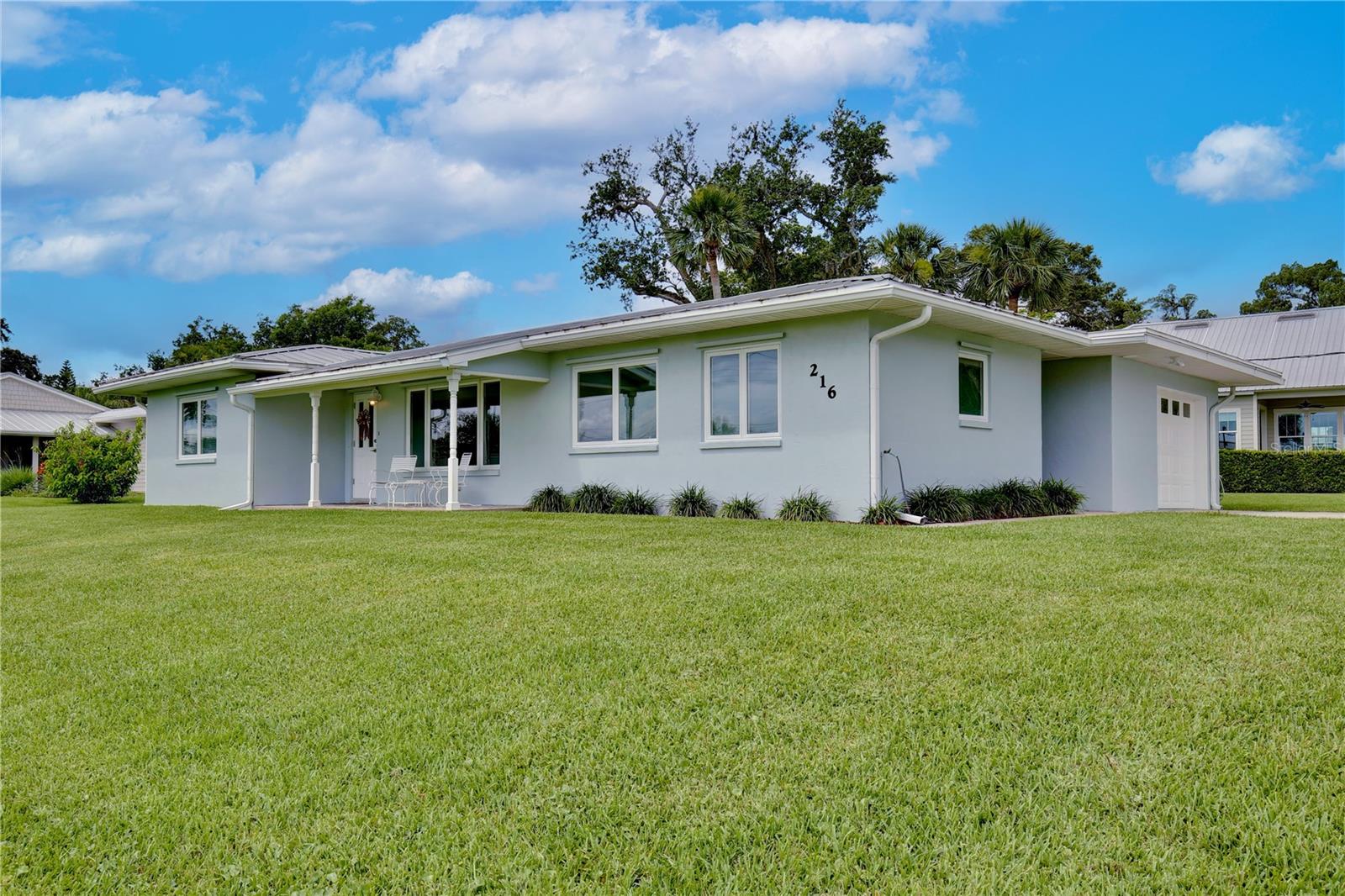 216 N RIVERSIDE DR