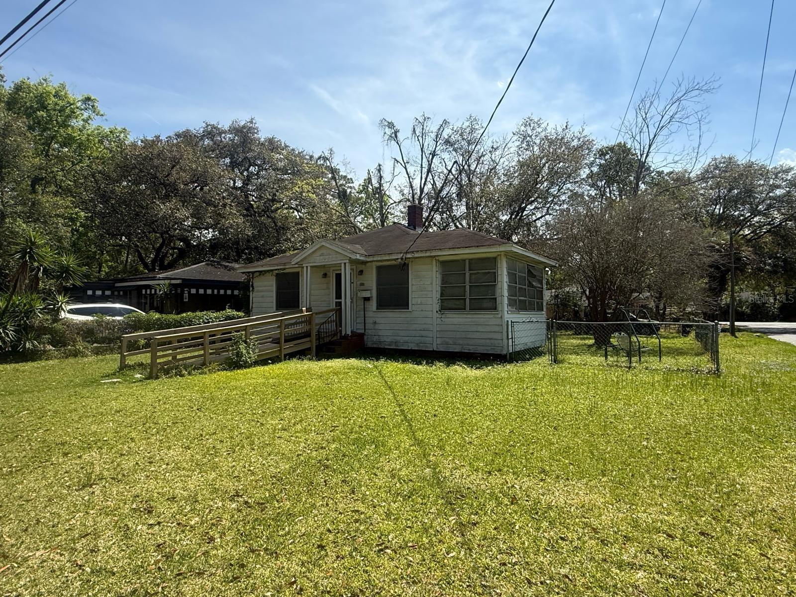 3258 College St Property Photo 1
