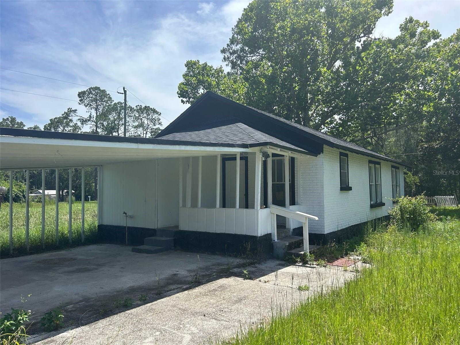 1059 S Moody Rd Property Photo 3