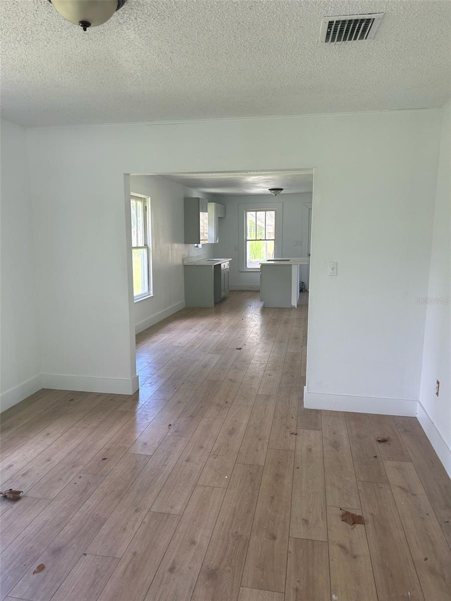 1059 S Moody Rd Property Photo 6