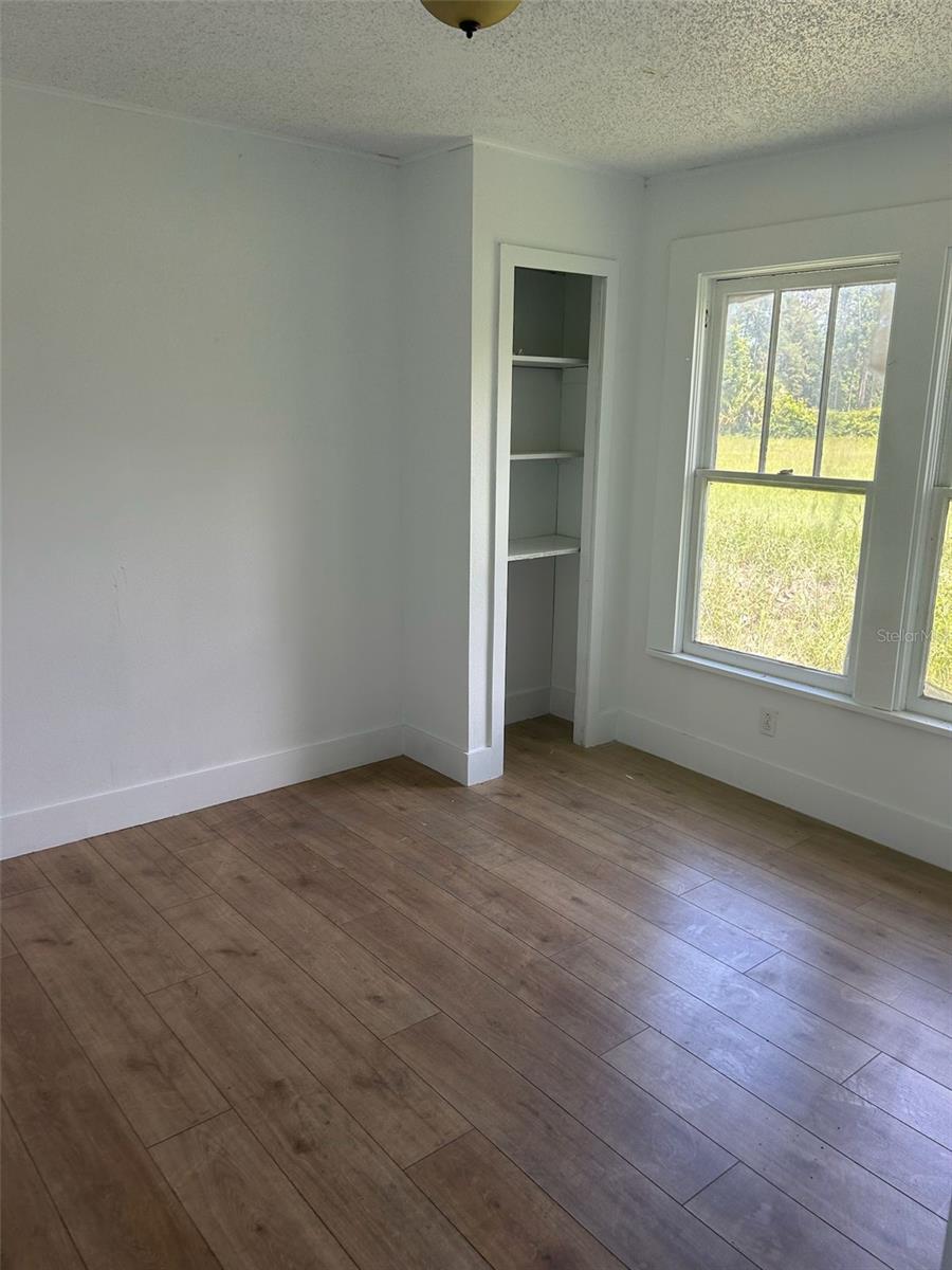 1059 S Moody Rd Property Photo 8