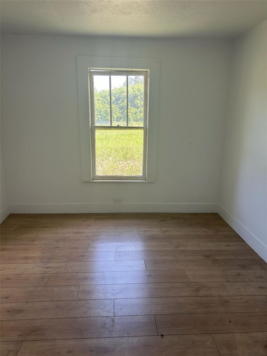 1059 S Moody Rd Property Photo 10