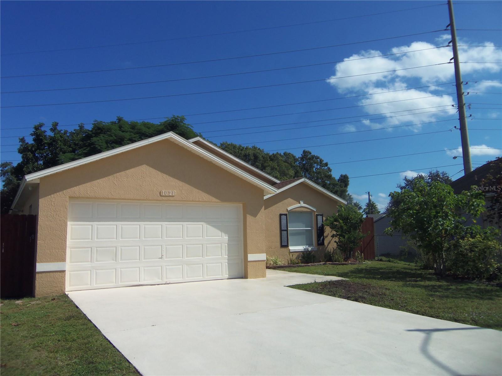 1021 Golfside Ct Property Photo 3