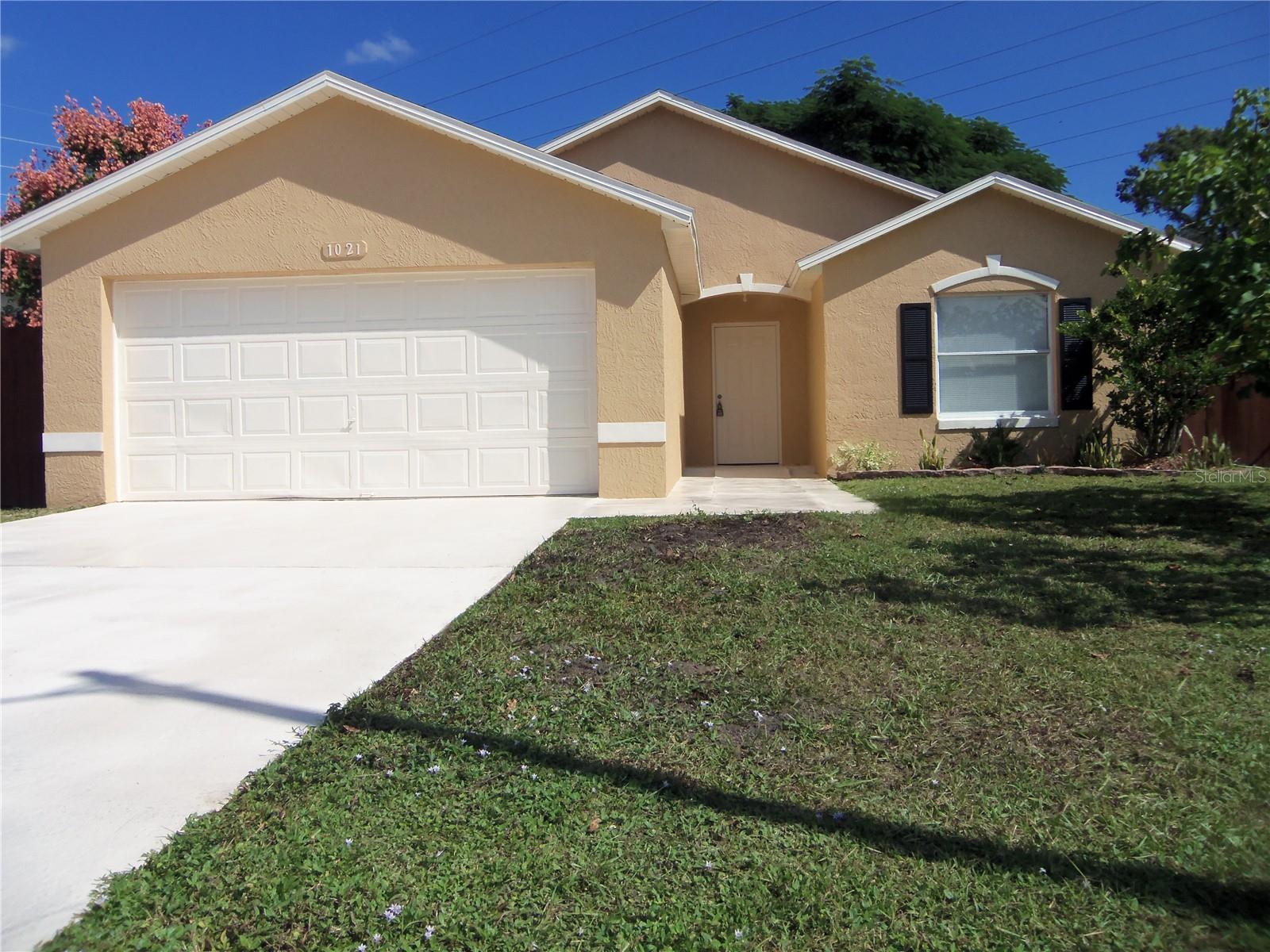 1021 Golfside Ct Property Photo 4