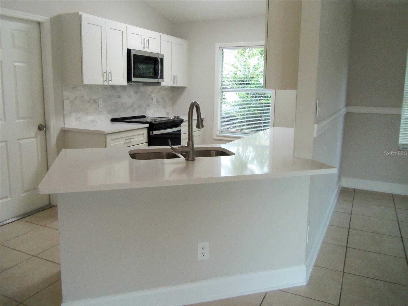 1021 Golfside Ct Property Photo 6