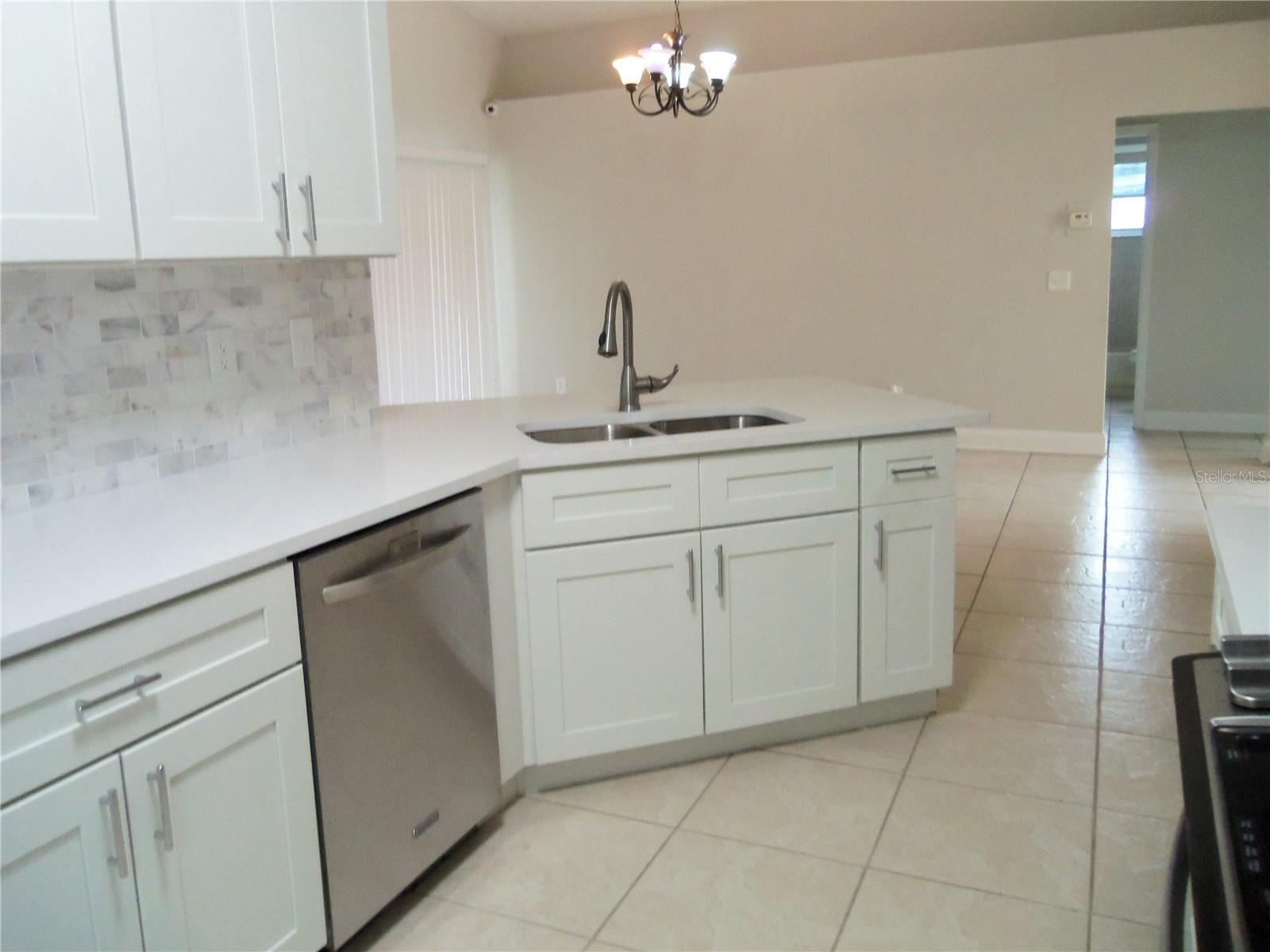 1021 Golfside Ct Property Photo 9