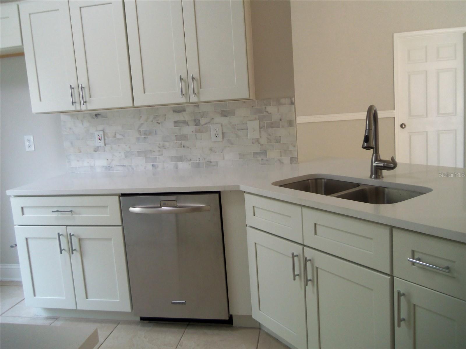 1021 Golfside Ct Property Photo 12
