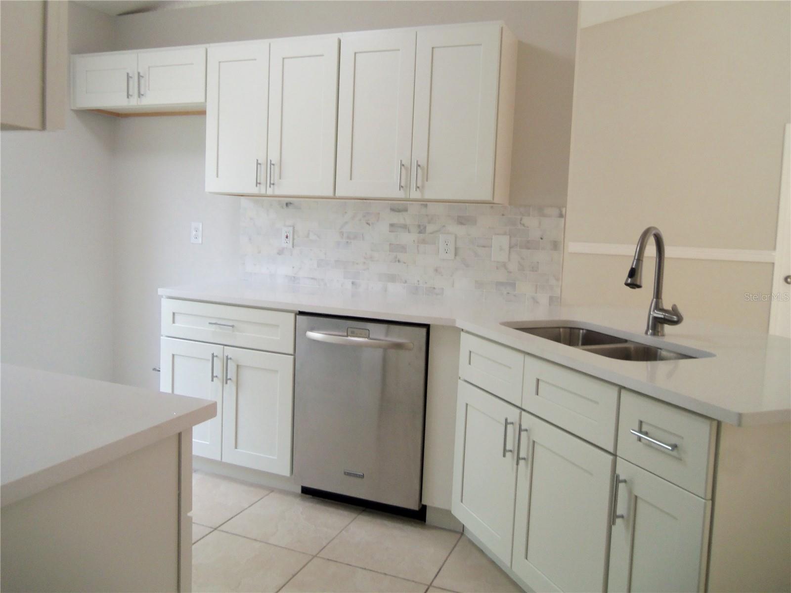 1021 Golfside Ct Property Photo 13