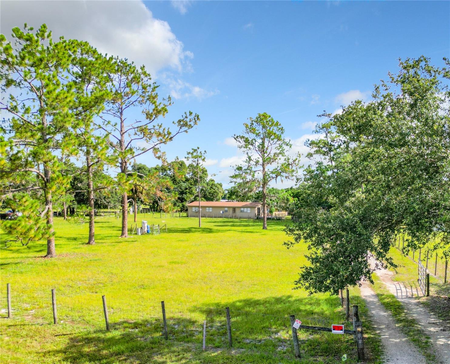 21183 Fort Christmas Rd Property Photo 1