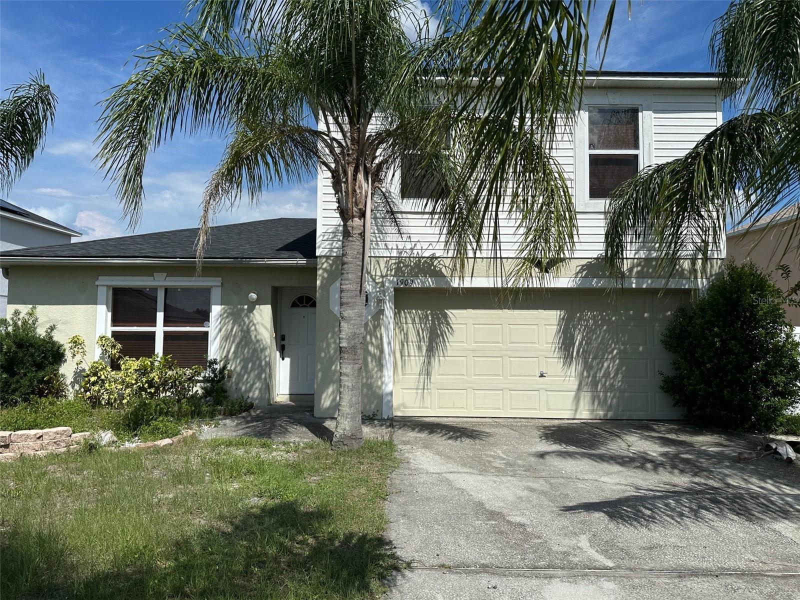 1909 LAKEVIEW PL Property Photo 1