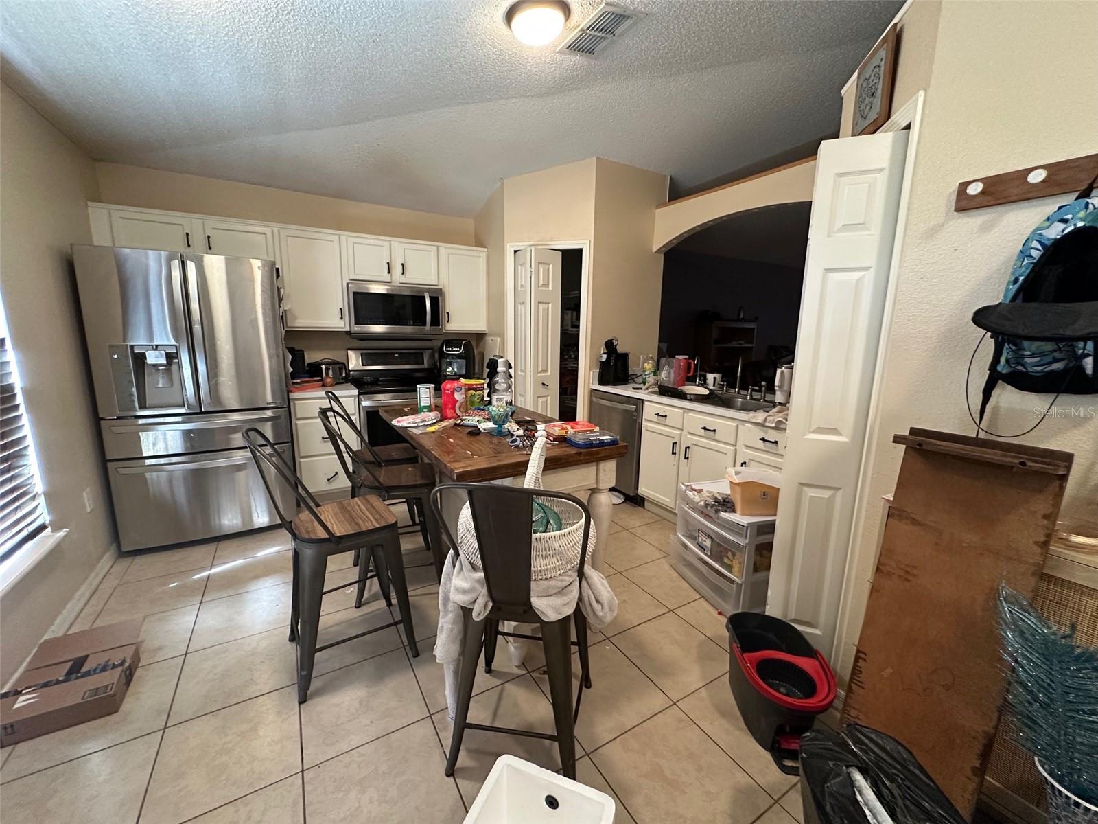1909 Lakeview Pl Property Photo 2