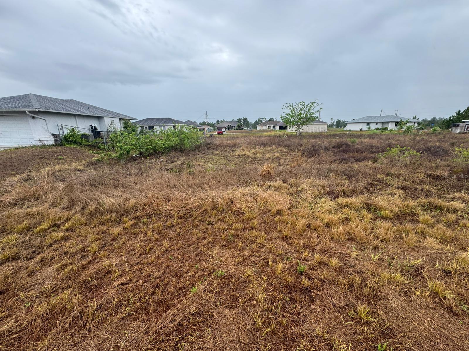 1142 Ecrue St E Property Photo 4
