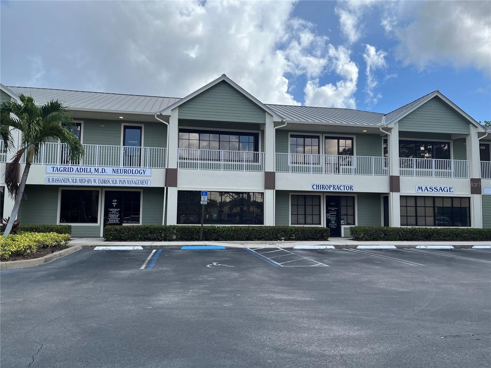 439 Nw Prima Vista Blvd #103 & 104 Property Photo 1
