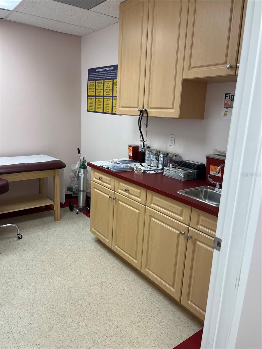 439 Nw Prima Vista Blvd #103 & 104 Property Photo 3