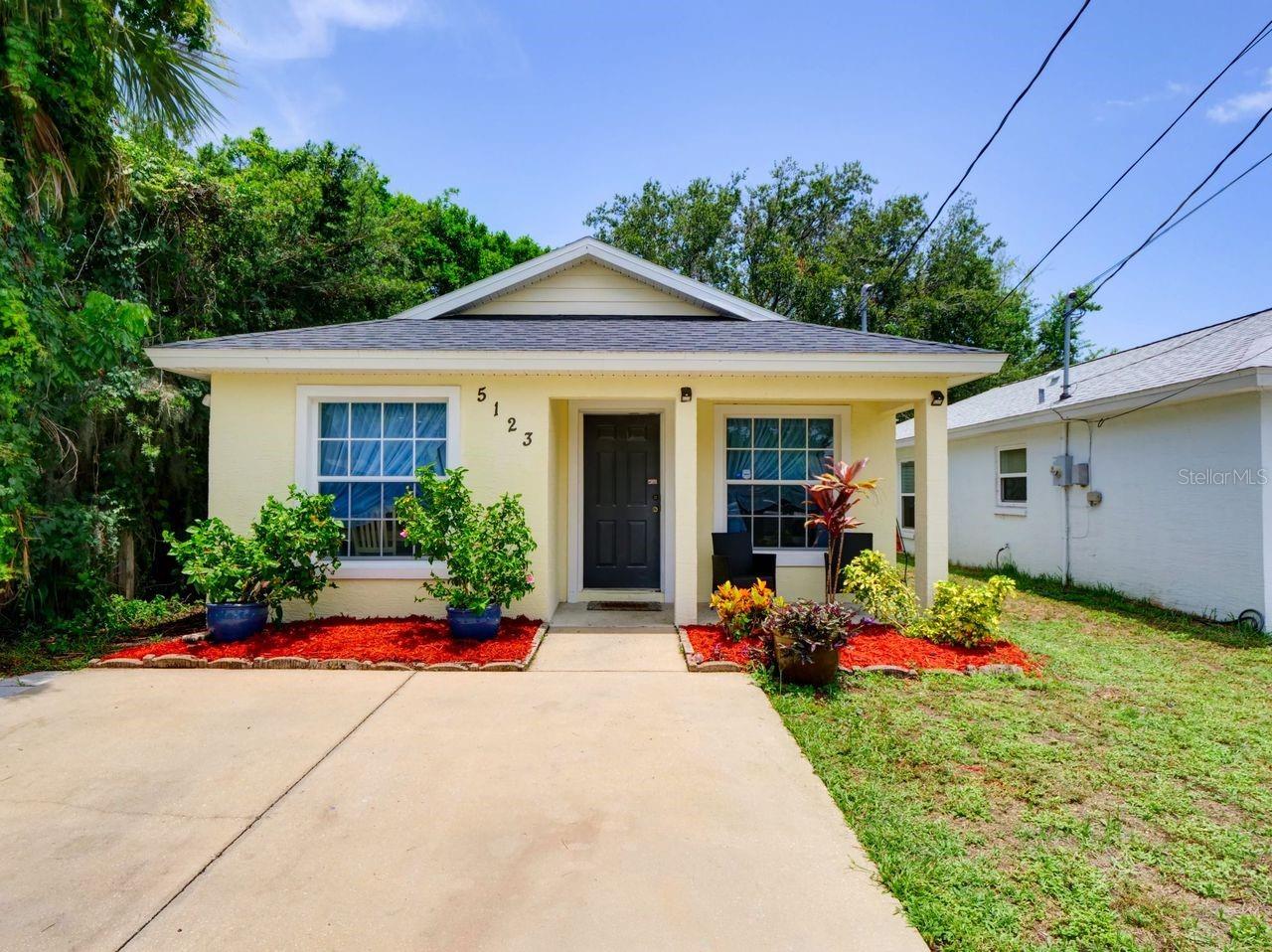 5123 Pineland Ave Property Photo 1