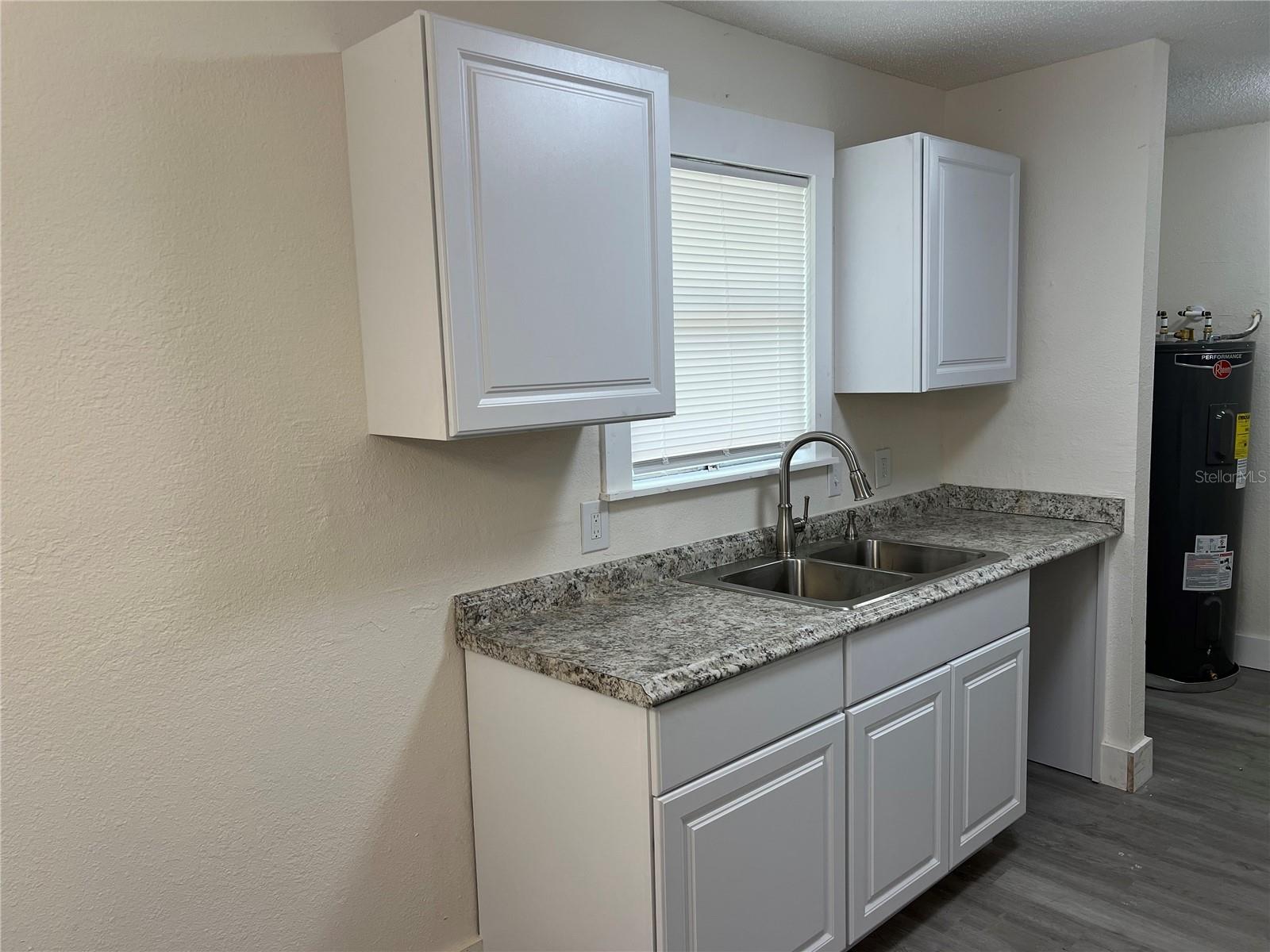 2075 Dixie Ave Property Photo 2