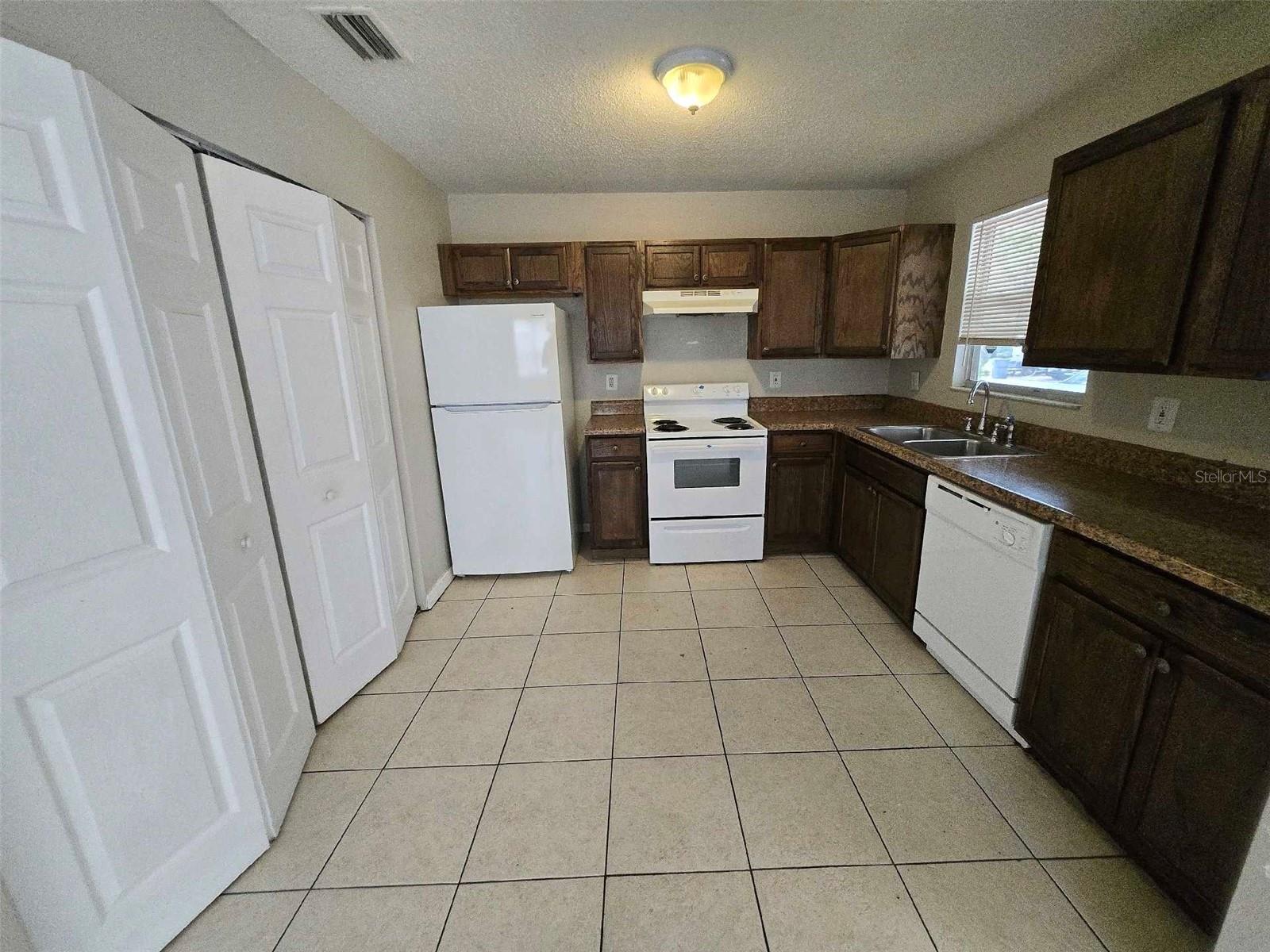 3112 Gordon Ct Property Photo 2