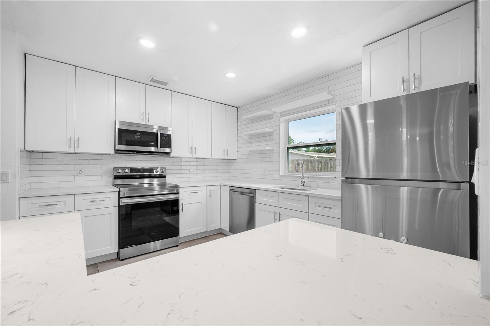 601 Oranole Rd Property Photo 10
