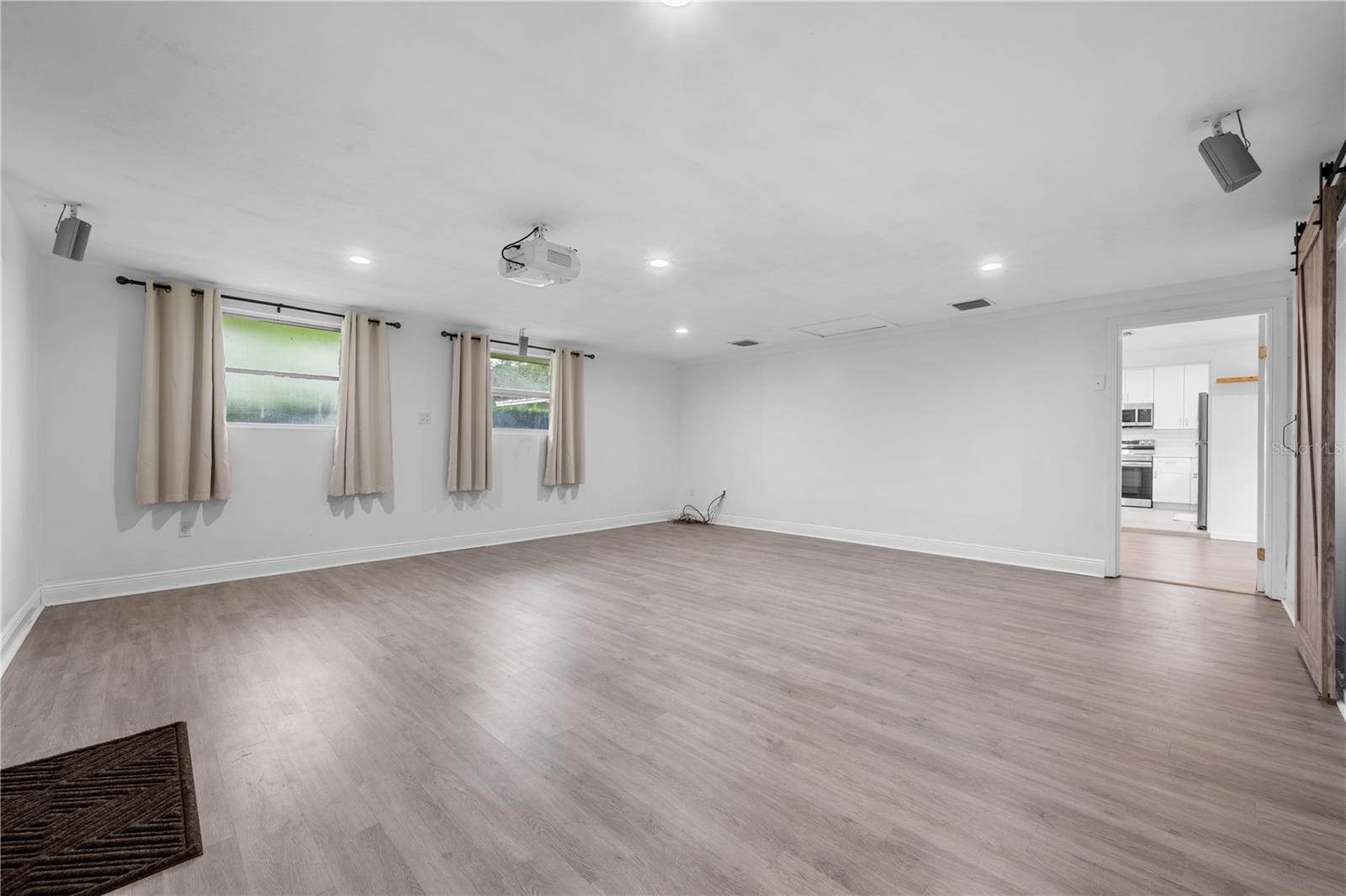 601 Oranole Rd Property Photo 15