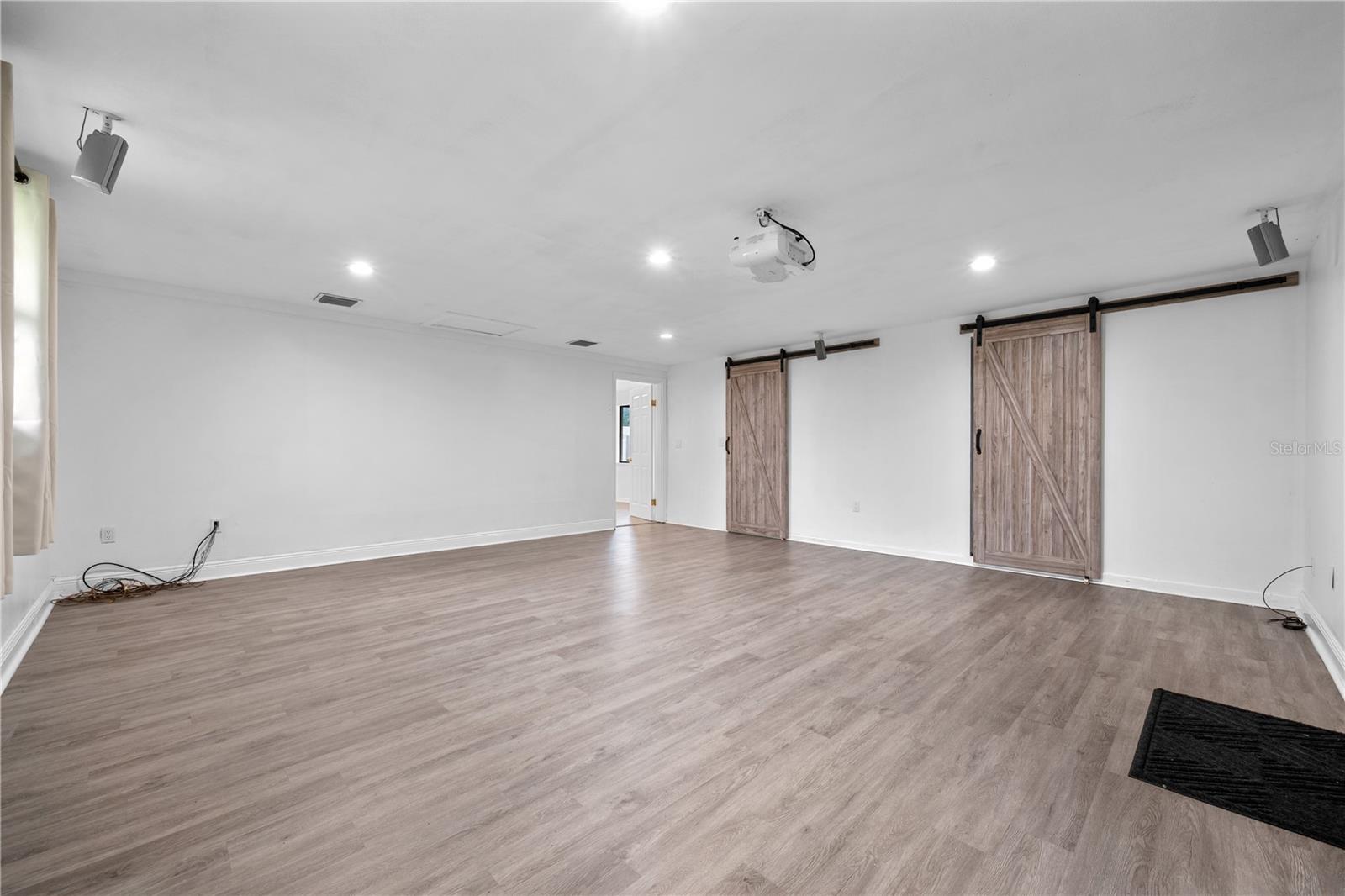 601 Oranole Rd Property Photo 16