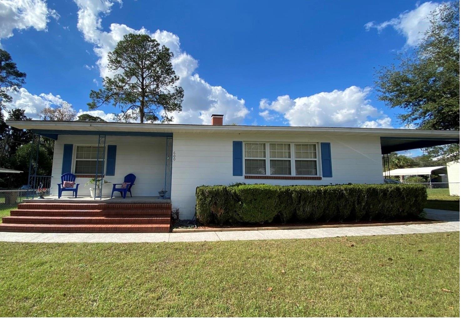 600 Nw Holiday Dr Property Photo 1