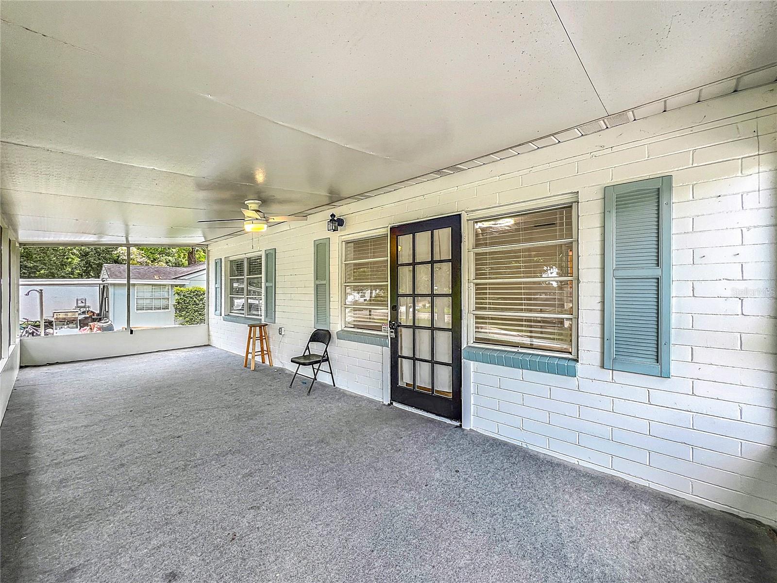 2542 S Palmetto Ave Property Photo 3